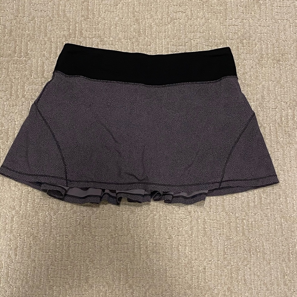 Lululemon “circuit breaker” skirt (Purple/Black 6)